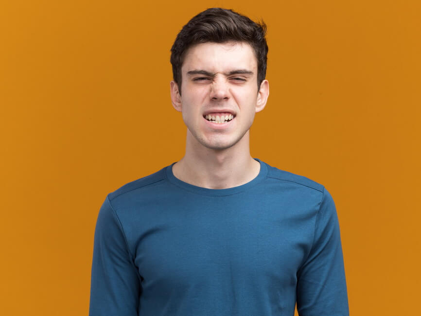 عضة الأسنان المفتوحة