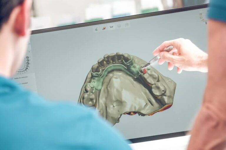 dentist-pointing-at-monitor-with-jaw-model زراعة الأسنان الرقمية - Digital Dental Implants