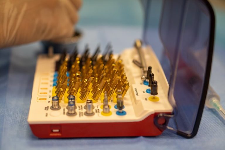 medical-tool-set-for-surgery-in-hospital-setting-2026-09-21-16-35-51-utc (1) نظام زراعة الأسنان