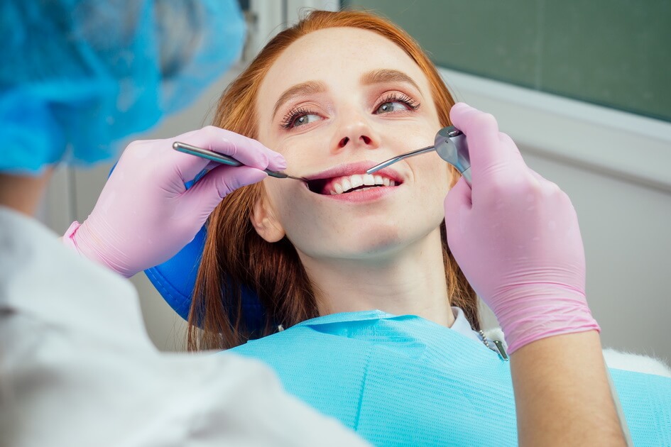 woman-at-dentist-checkup-for-hollywood-smile (1) اسعار هوليود سمايل - Hollywood Smile Price